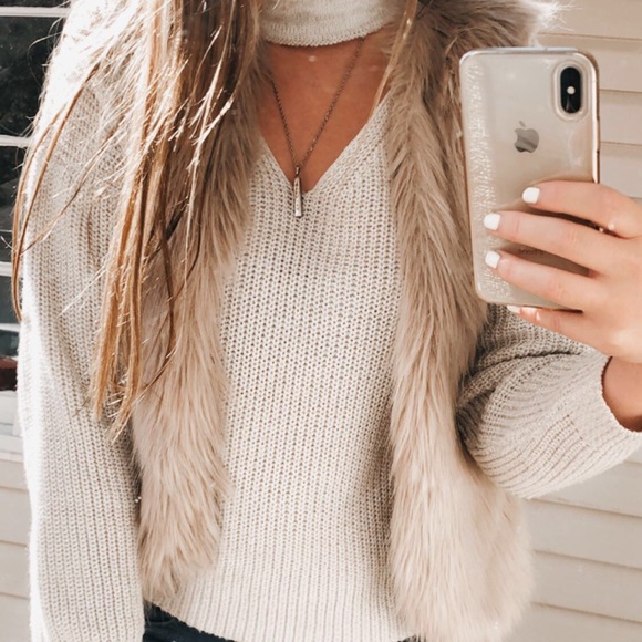 Jona Michelle Faux Fur Vest - Picture 2 of 7